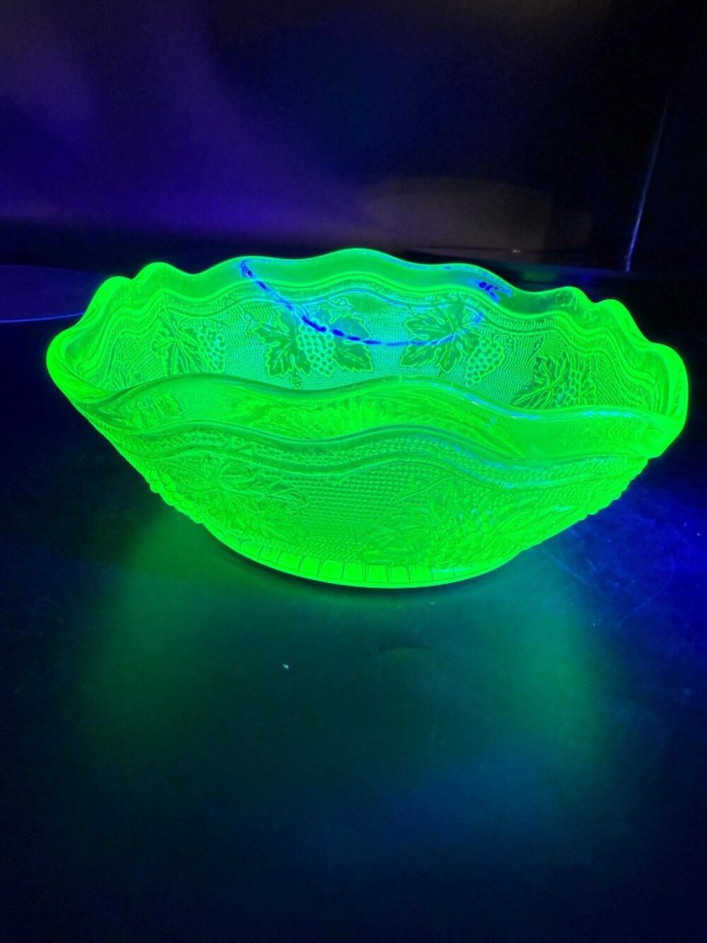 Westmoreland UV Stippled Grapes Bowl